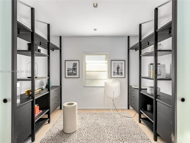 6000 Pine Tree Dr, Miami Beach FL 33140