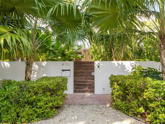 6000 Pine Tree Dr, Miami Beach FL 33140
