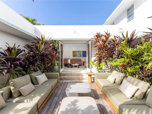 6000 Pine Tree Dr, Miami Beach FL 33140