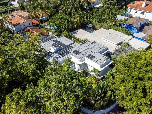 6000 Pine Tree Dr, Miami Beach FL 33140