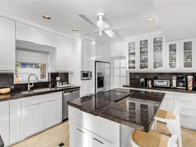 6010 Pine Tree Dr, Miami Beach FL 33140