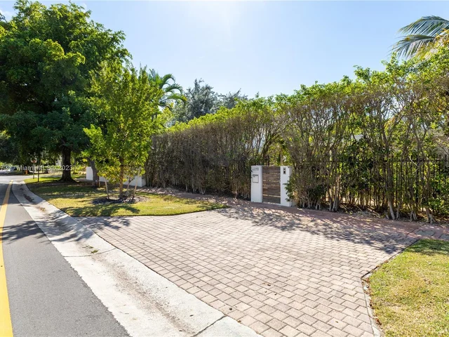 6010 Pine Tree Dr, Miami Beach FL 33140