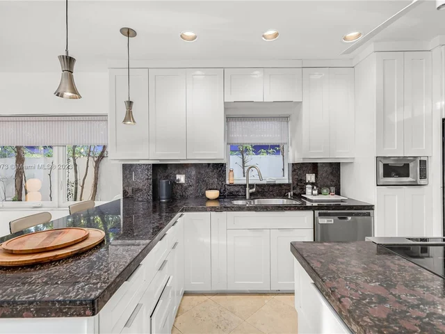 6010 Pine Tree Dr, Miami Beach FL 33140