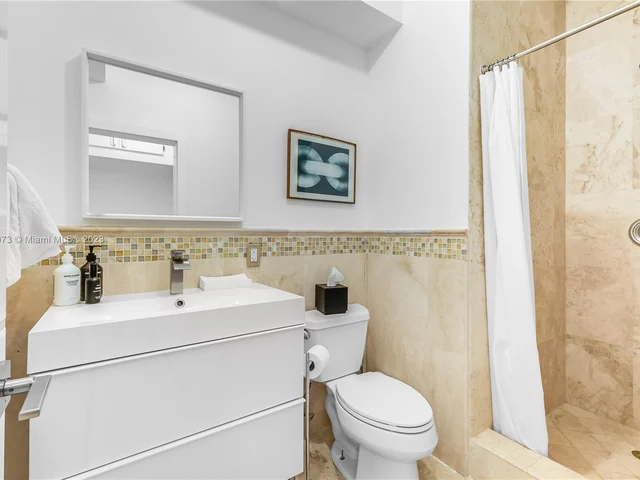 6010 Pine Tree Dr, Miami Beach FL 33140