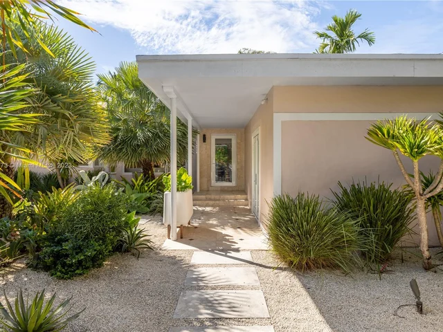 6010 Pine Tree Dr, Miami Beach FL 33140