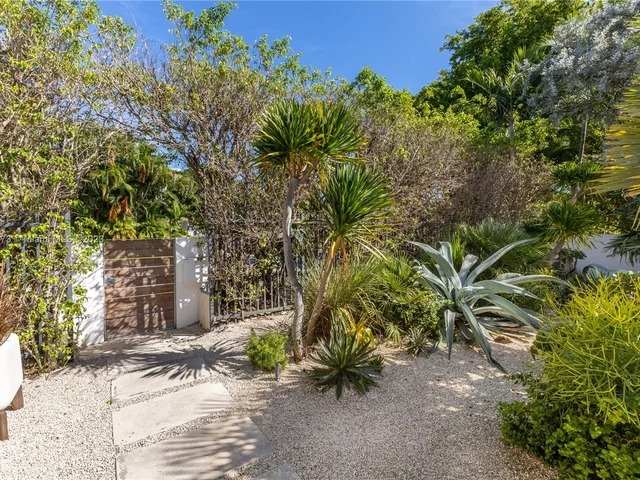 6010 Pine Tree Dr, Miami Beach FL 33140