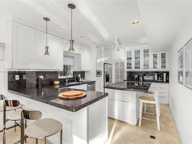 6010 Pine Tree Dr, Miami Beach FL 33140