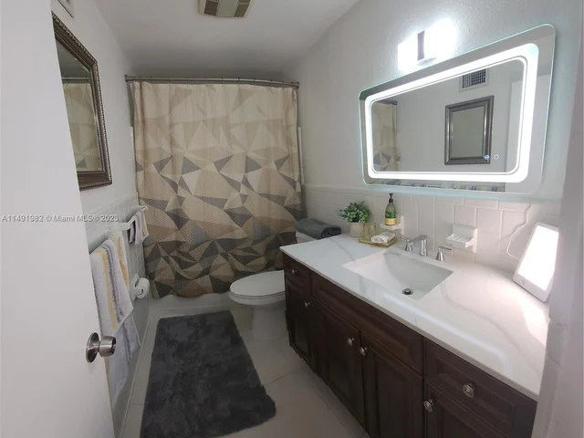 2822 Madison St, Hollywood FL 33020