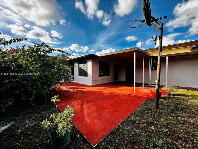 1041 NW 32nd Pl, Miami FL 33125
