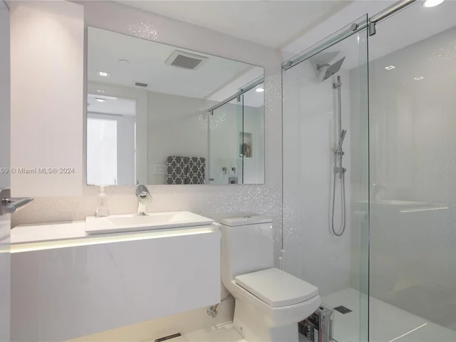 400 S Pointe Dr # 1501, Miami Beach FL 33139