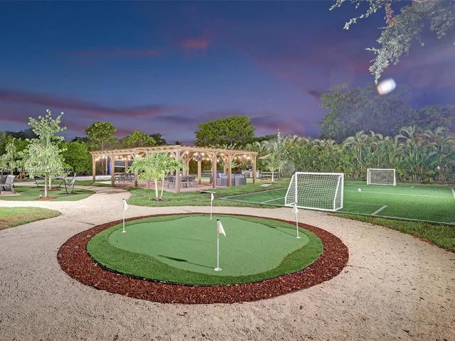 11203 NW 9th St, Plantation FL 33325