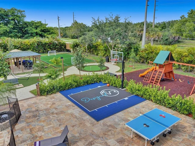 11203 NW 9th St, Plantation FL 33325