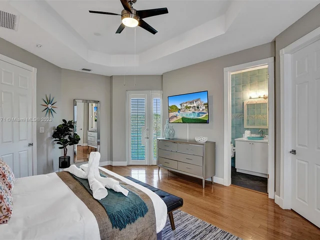 11203 NW 9th St, Plantation FL 33325