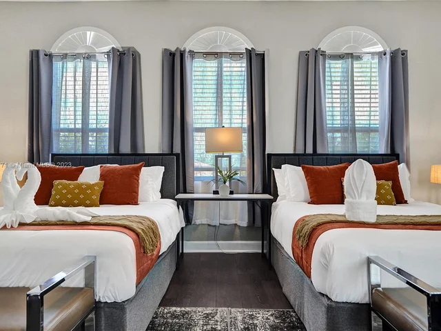 11203 NW 9th St, Plantation FL 33325