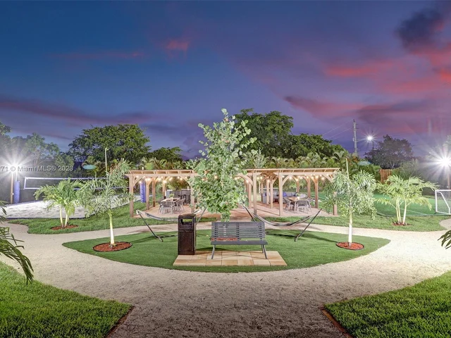 11203 NW 9th St, Plantation FL 33325