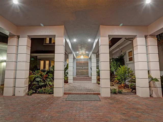 11203 NW 9th St, Plantation FL 33325