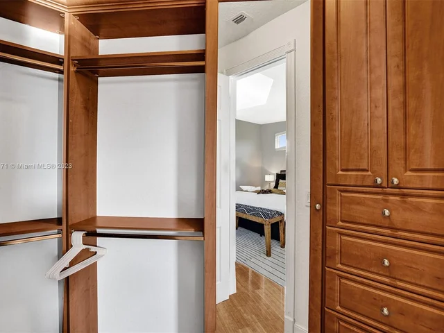 11203 NW 9th St, Plantation FL 33325