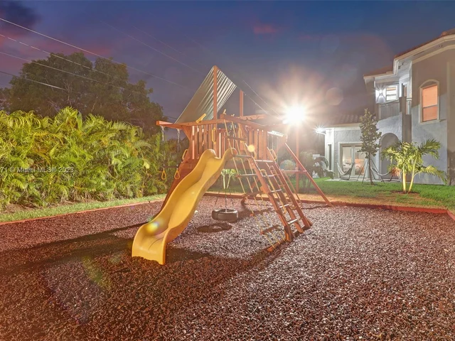 11203 NW 9th St, Plantation FL 33325