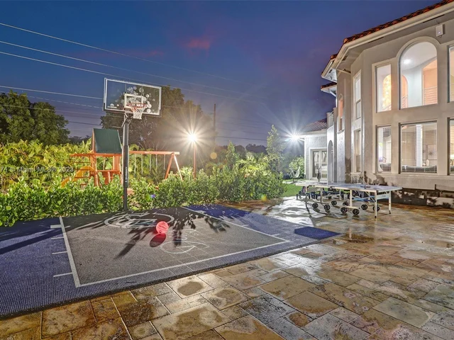 11203 NW 9th St, Plantation FL 33325