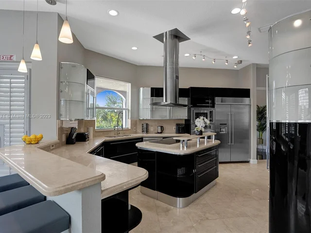 11203 NW 9th St, Plantation FL 33325