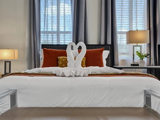 11203 NW 9th St, Plantation FL 33325