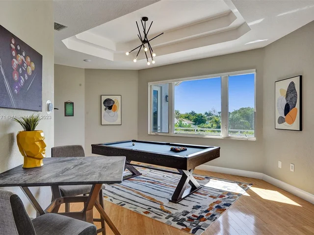 11203 NW 9th St, Plantation FL 33325