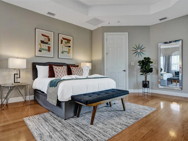 11203 NW 9th St, Plantation FL 33325