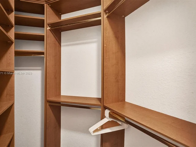 11203 NW 9th St, Plantation FL 33325