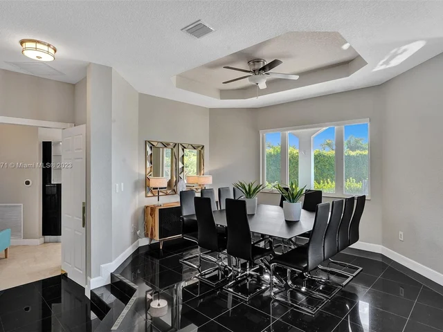 11203 NW 9th St, Plantation FL 33325