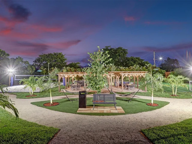 11203 NW 9th St, Plantation FL 33325