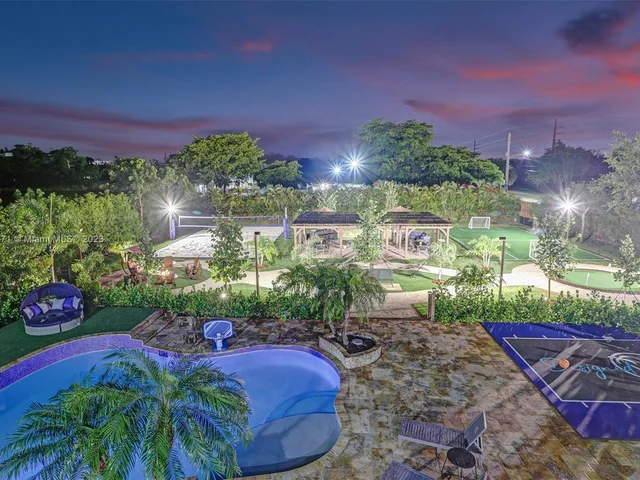 11203 NW 9th St, Plantation FL 33325