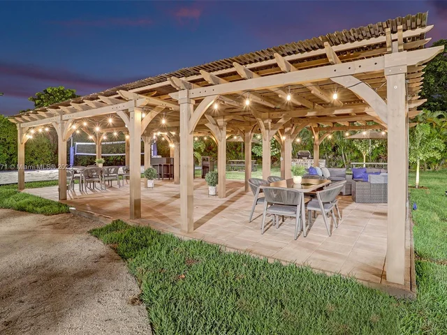 11203 NW 9th St, Plantation FL 33325