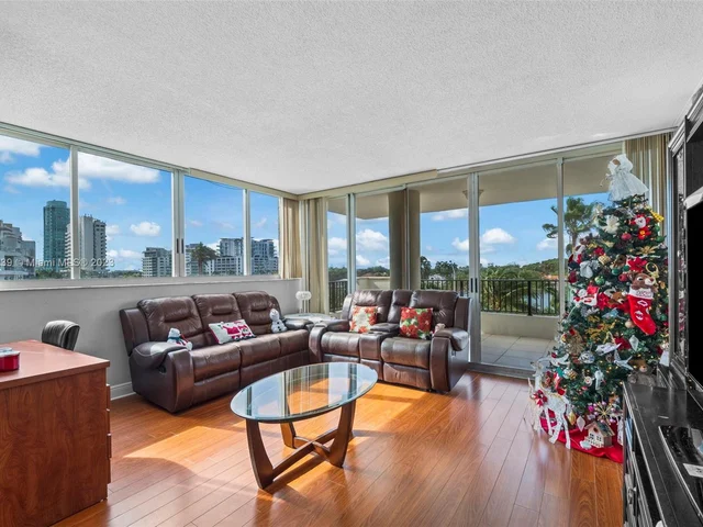 6422 Collins Ave # 404, Miami Beach FL 33141