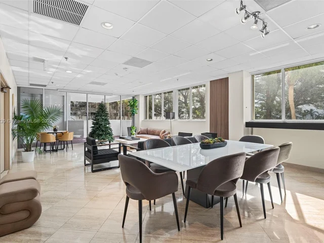 6422 Collins Ave # 404, Miami Beach FL 33141