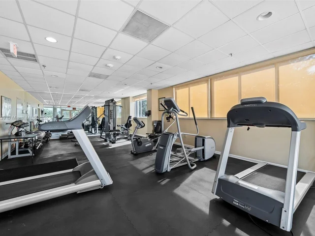 6422 Collins Ave # 404, Miami Beach FL 33141