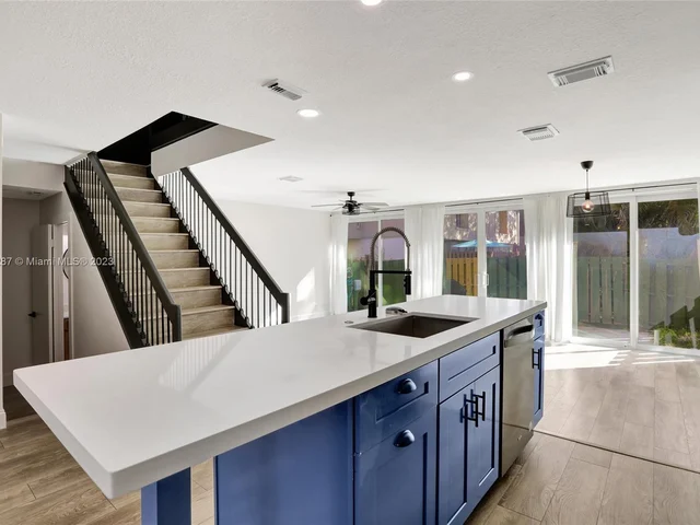 863 NW 81st Ter # 5, Plantation FL 33324