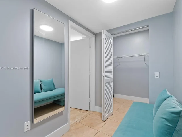 41 SE 5th St # 1212, Miami FL 33131