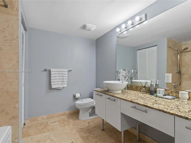 41 SE 5th St # 1212, Miami FL 33131