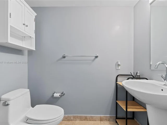 41 SE 5th St # 1212, Miami FL 33131