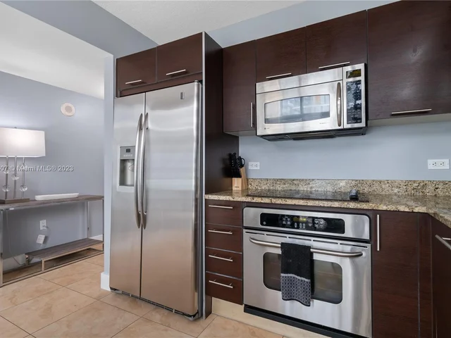 41 SE 5th St # 1212, Miami FL 33131