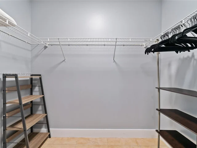 41 SE 5th St # 1212, Miami FL 33131