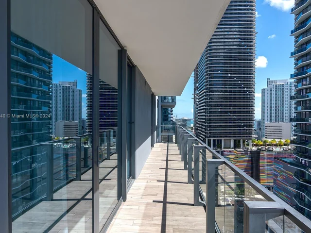 88 SW 7th St # 1602, Miami FL 33130