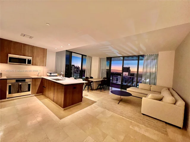 88 SW 7th St # 1602, Miami FL 33130