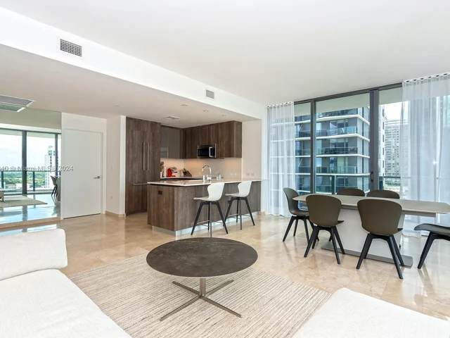 88 SW 7th St # 1602, Miami FL 33130