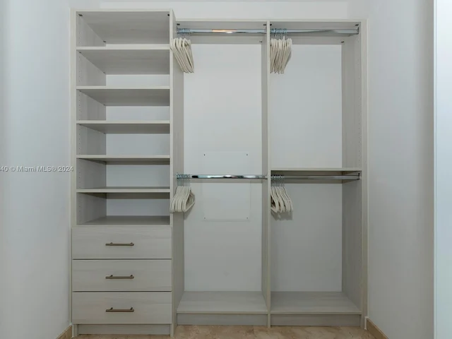 88 SW 7th St # 1602, Miami FL 33130