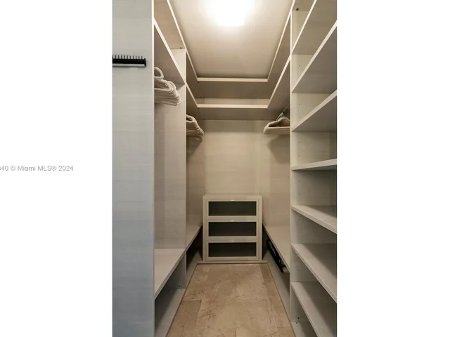 88 SW 7th St # 1602, Miami FL 33130