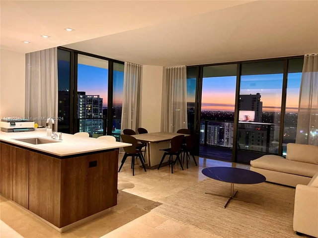 88 SW 7th St # 1602, Miami FL 33130