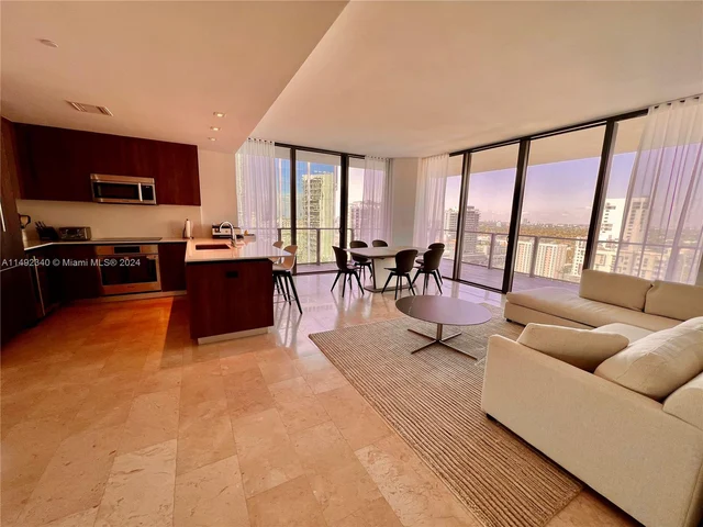 88 SW 7th St # 1602, Miami FL 33130