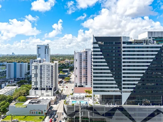 88 SW 7th St # 1602, Miami FL 33130