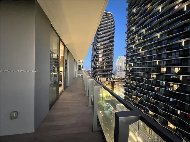 88 SW 7th St # 1602, Miami FL 33130